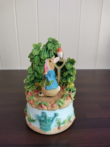 Peter rabbit the garden - rabbit,